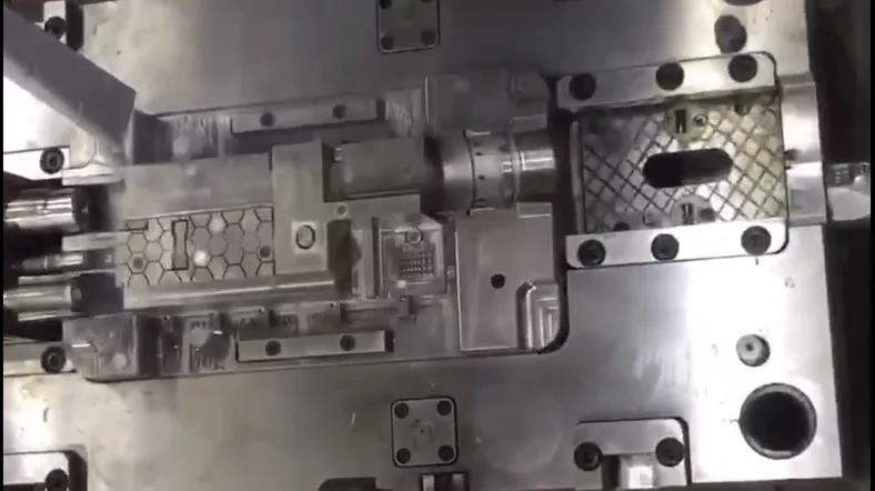 幹冰清洗機加工行(háng)業案例